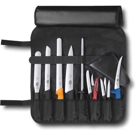 Rotolo Portacoltelli Victorinox aperto con  esempio d'uso