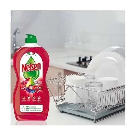 immagine del Nelsen Argilla e Melograno Detersivo per Piatti sul lavello con dei piatti puliti vicino