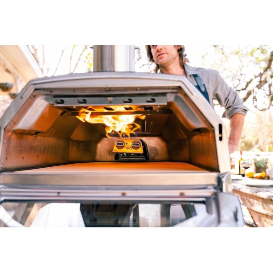 Ooni Bruciatore a Gas per Karu 16 montato nel forno con la fiamma accesa