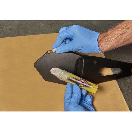 Applicazione Arexons Ripara Plastica Stucco epossidico plastica 56g