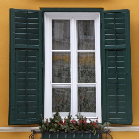 finestra pitturata verde vagone