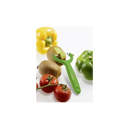 Victorinox attrezzo da cucina durante l'utilizzo su un kiwi.