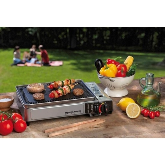 Kemper Piastra a Gas sul Tavolo con carne in cottura durante un picnic
