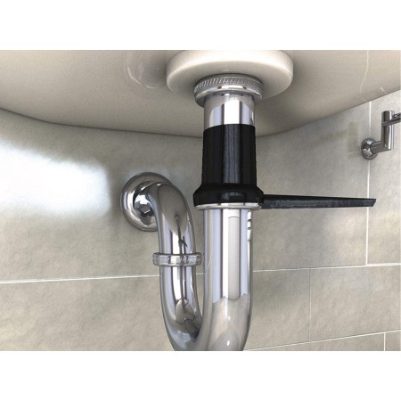 Bostik Gomma Liquida Nastro Autoagglomerante in uso per riparare la perdita di un sifone