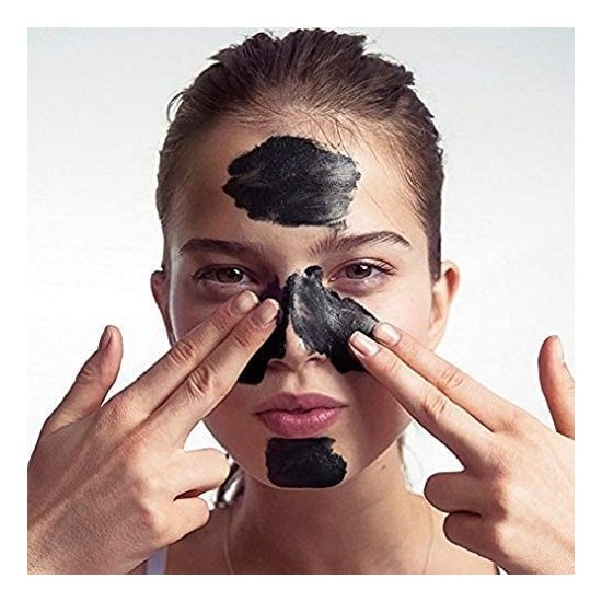 Utilizzo del Detergente al carbone Vegetale sul viso.