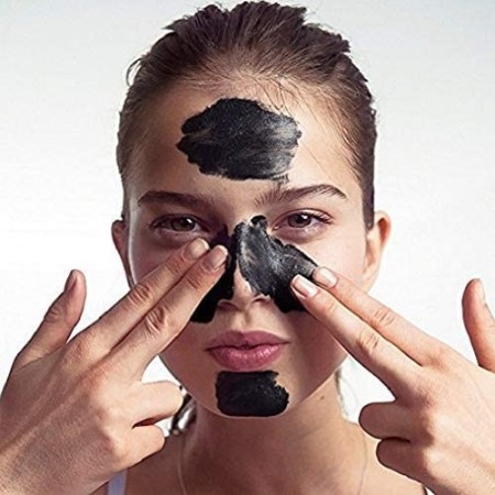 Utilizzo del Detergente al carbone Vegetale sul viso.