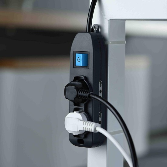 Electraline 62050 Multipresa Ciabatta installata sulla scrivania