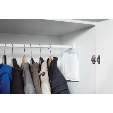 esempio di come appendere Air Max Mangia Umidità armadio - Lavanda