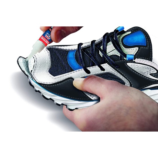 Loctite Super Attak gel in uso su una scarpa
