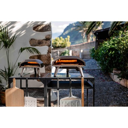 2 Tavoli Ooni con koda 16 e koda12 sopra con le pale appese