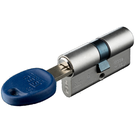 Cilindro Iseo R11 con chiave inserita