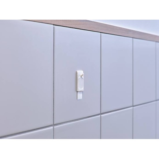 Gancio a parete Tesa applicato e pronto all'uso.