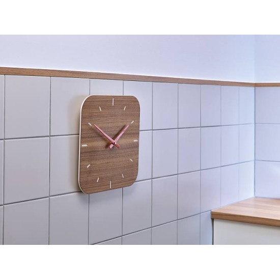 Orologio appeso al Chiodo adesivo Tesa su parete.