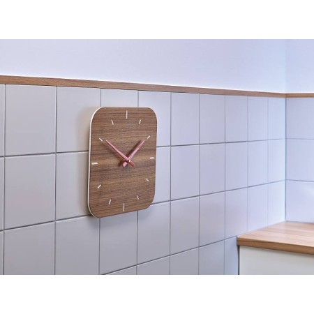 Orologio appeso al Chiodo adesivo Tesa su parete.